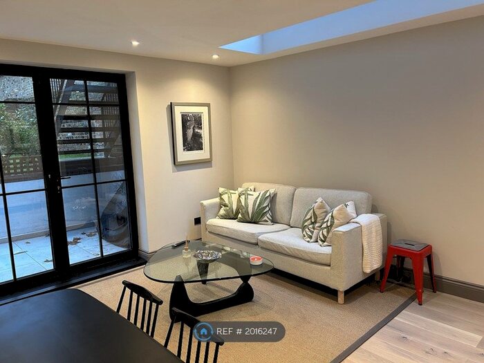 2 Bedroom Flat To Rent In St. Anns Villas, London, W11