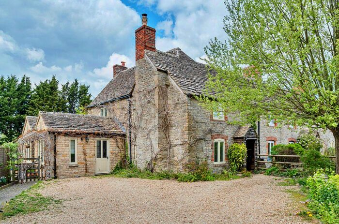 3 Bedroom Cottage For Sale In North East Water Eaton, Swindon, SN6