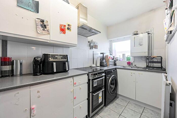 1 Bedroom Flat For Sale In Old Bromley Road, Beckenham Hill, Bromley, BR1