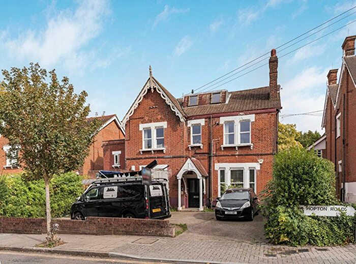3 Bedroom Flat For Sale In Hopton Road, London, SW16
