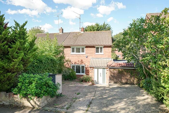 4 Bedroom Semi-Detached House For Sale In Ladies Grove, St. Albans, AL3