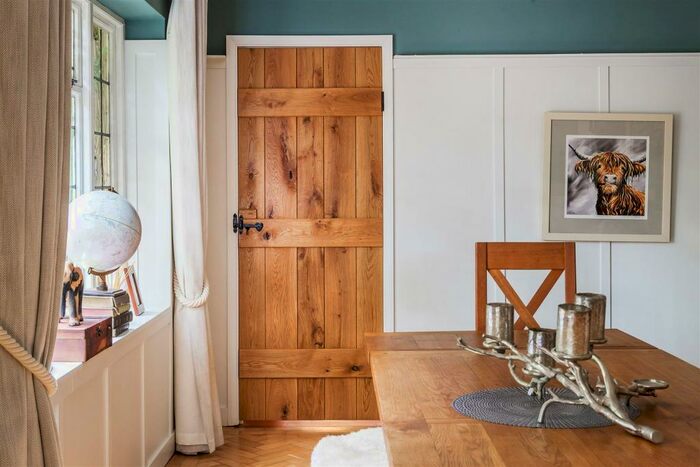 4 Bedroom Detached House For Sale In Newdigate Road, Beare Green, Dorking, RH5