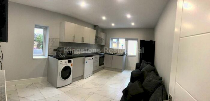 6 Bedroom Terraced House To Rent In Treorky Street, Cardiff, CF24