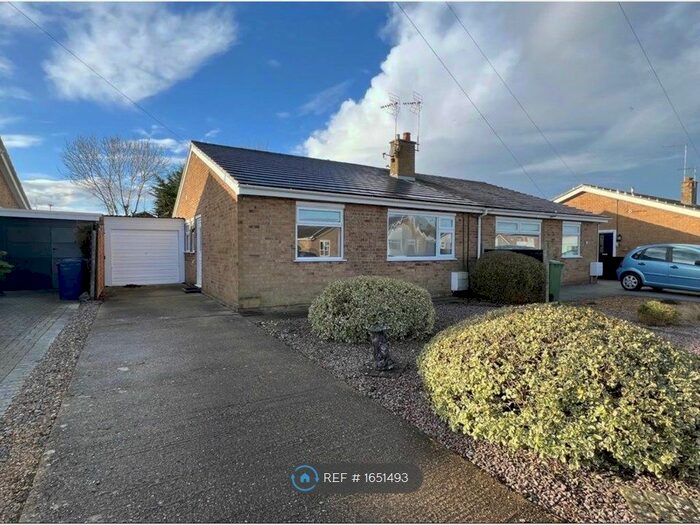 2 Bedroom Bungalow To Rent In Chestnut Crescent, March, PE15