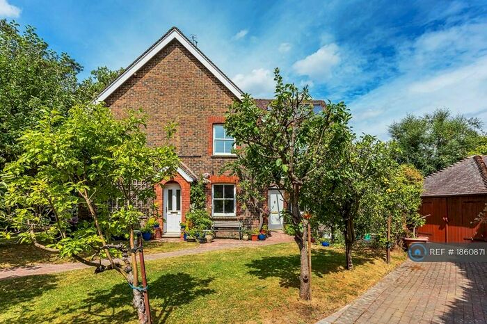 3 Bedroom Semi-Detached House To Rent In Norwood Hill Road, Charlwood, Horley, RH6