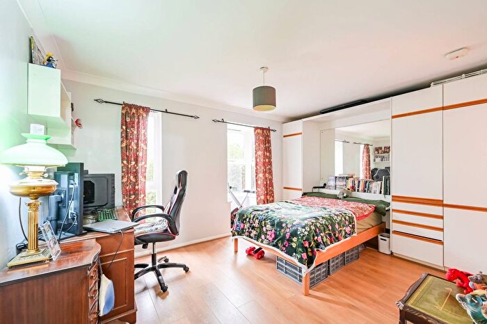 Studio For Sale In Coopers Close, Stepney, London, E1