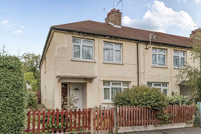 1 Bedroom Flat For Sale In Cedar Grove, London, W5