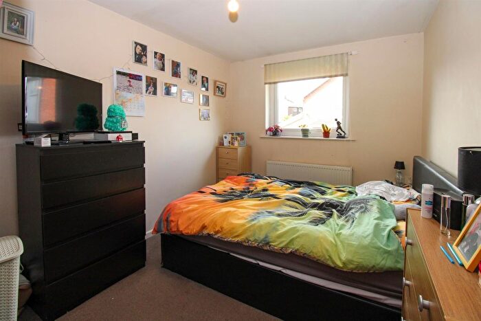 3 Bedroom Detached House For Sale In Speak Close, Pinders Heath, Wakefield, WF1