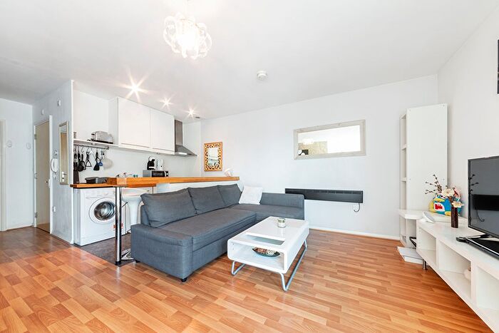 Studio To Rent In Hanover House, St. George Wharf, Vauxhall, London, SW8