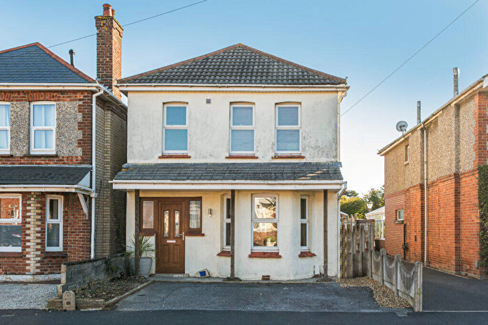 3 Bedroom Detached House For Sale In Coombe Avenue, Bournemouth, BH10