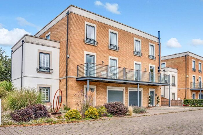 5 Bedroom Semi Detached House For Sale In Boundary Way, Shoeburyness Garrison, SS3