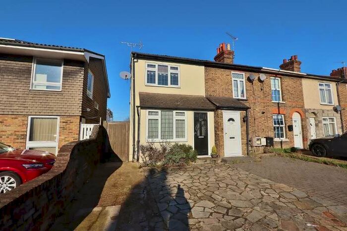 3 Bedroom Semi-Detached House To Rent In Victoria Road, Romford, RM1