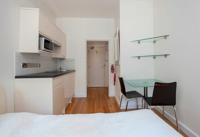 Studio To Rent In St Stephens Gardens, Bayswater, W2