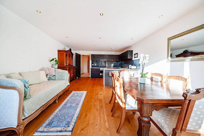 2 Bedroom Flat For Sale In Uxbridge Road, Ealing, London, W13