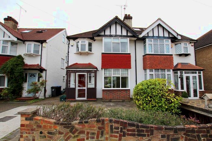 3 Bedroom Property To Rent In Latchmere Road, Kingston Upon Thames, KT2