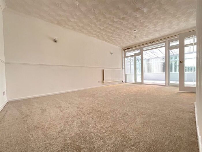 2 Bedroom Semi-Detached Bungalow For Sale In Byward Drive, Scarborough, YO12
