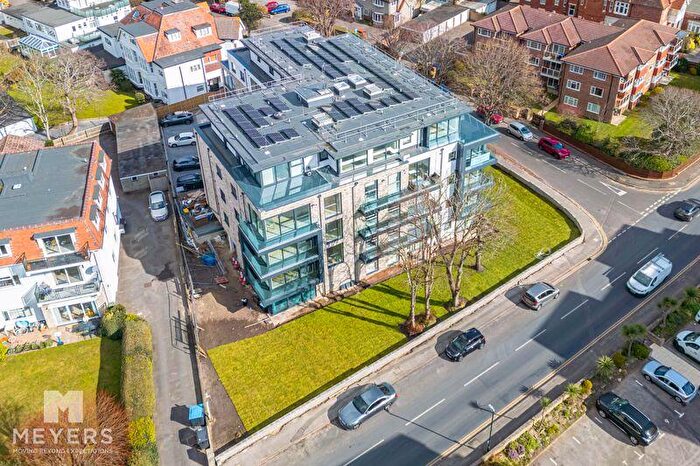 2 Bedroom Flat For Sale In Reef Manor, Wollstonecraft Road, Bournemouth, BH5