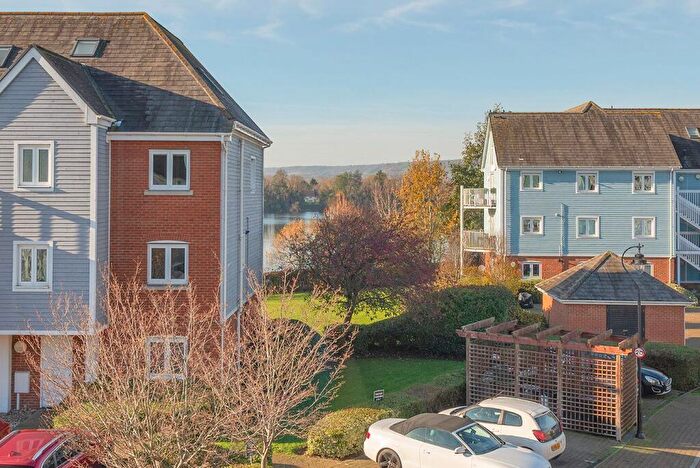 3 Bedroom Town House For Sale In The Lakes, Larkfield, Aylesford, ME20