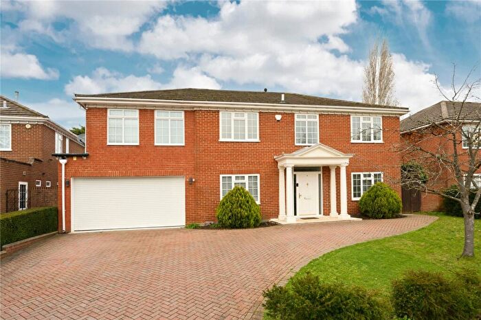 5 Bedroom Detached House To Rent In Drynham Park, Weybridge, Surrey, KT13