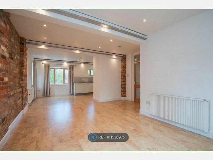 2 Bedroom Flat To Rent In Smithbrook Kilns, Cranleigh, GU6