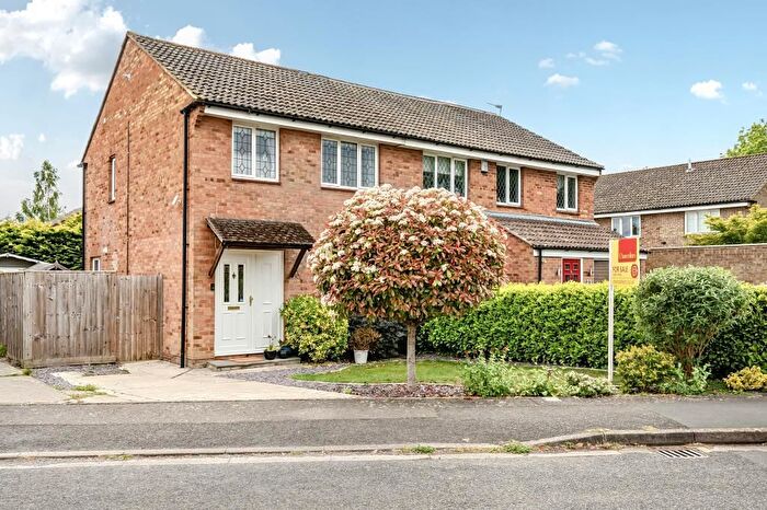 3 Bedroom Semi-Detached House For Sale In Yarnton, Oxfordshire, OX5