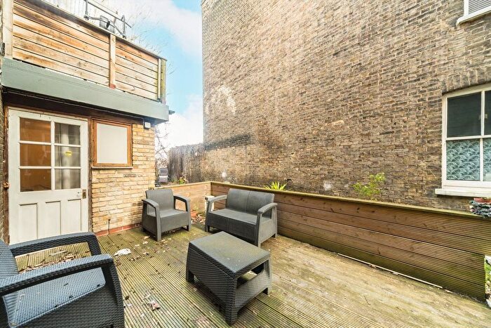 3 Bedroom Flat To Rent In Edgeley Road, Clapham, SW4