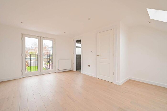 5 Bedroom Semi Detached House To Rent In Halliwick Road, , Muswell Hill, London, N10