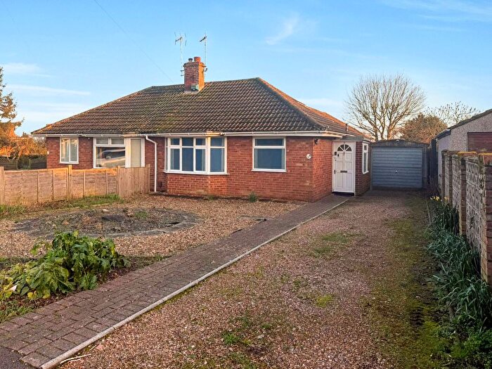 1 Bedroom Semi Detached Bungalow For Sale In Shaw Cross, Kennington, TN24