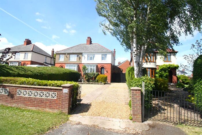 3 Bedroom Semi-Detached House For Sale In Buckingham Road, Bletchley, Milton Keynes, MK3