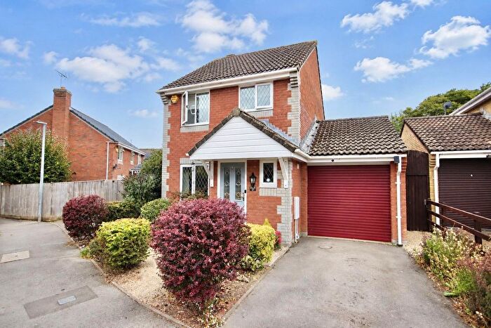 3 Bedroom Detached House For Sale In Maple Close, Calne, SN11