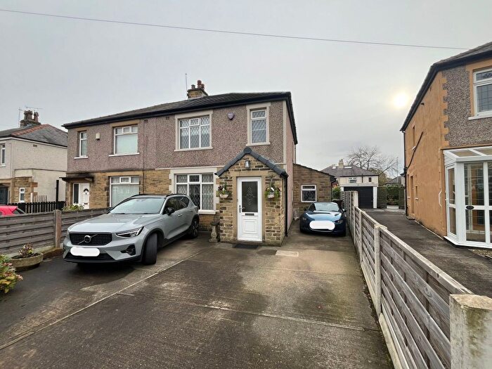 3 Bedroom Semi-Detached House For Sale In Pullan Grove, Bradford, BD2