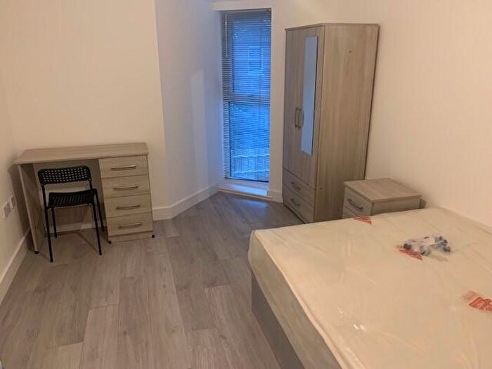 3 Bedroom Flat To Rent In The Balbirs, SO17
