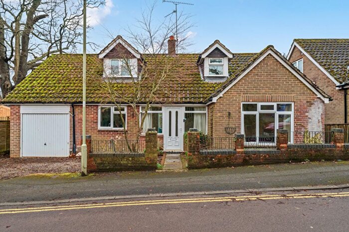 4 Bedroom Detached House For Sale In Riverside Close, Liss, GU33