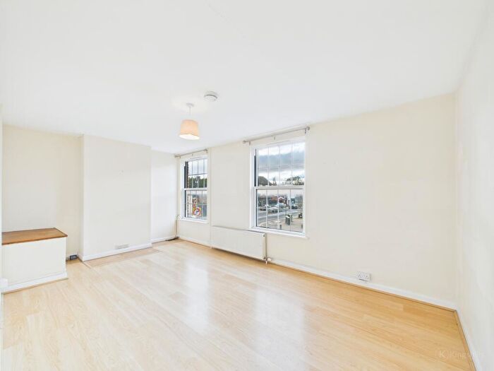 2 Bedroom Maisonette To Rent In High Street, Princes Risborough, Buckinghamshire, HP27