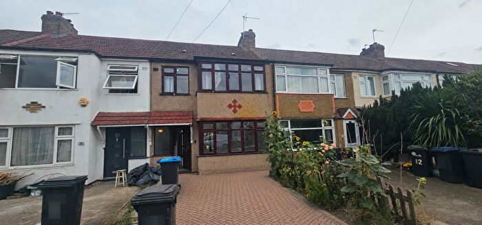 3 Bedroom Terraced House To Rent In Dell Road, Enfield, EN3
