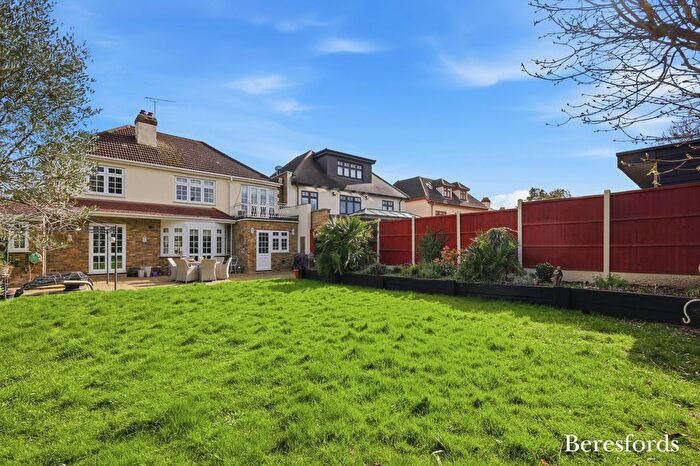 4 Bedroom Detached House For Sale In Wingletye Lane, Hornchurch, RM11