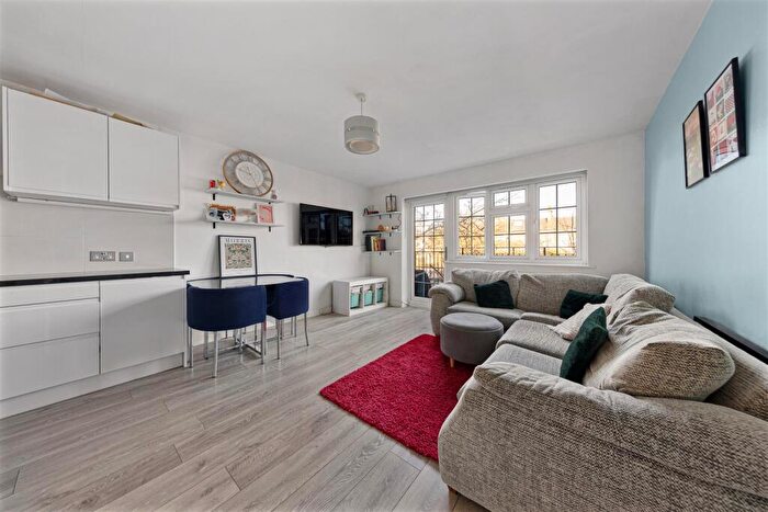 2 Bedroom Flat To Rent In Forest Road, Leytonstone, E11