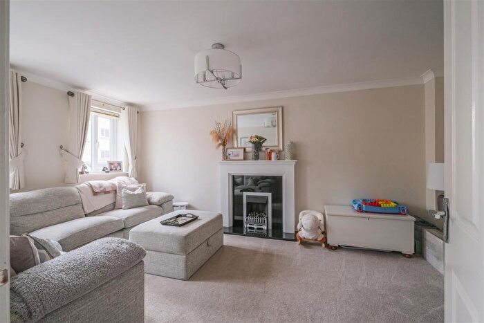 3 Bedroom Semi-Detached House For Sale In Prospect Road, Longwood, Huddersfield, HD3