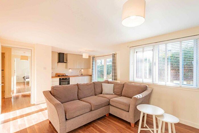 2 Bedroom Flat To Rent In L – New Mart Square, Edinburgh, EH14