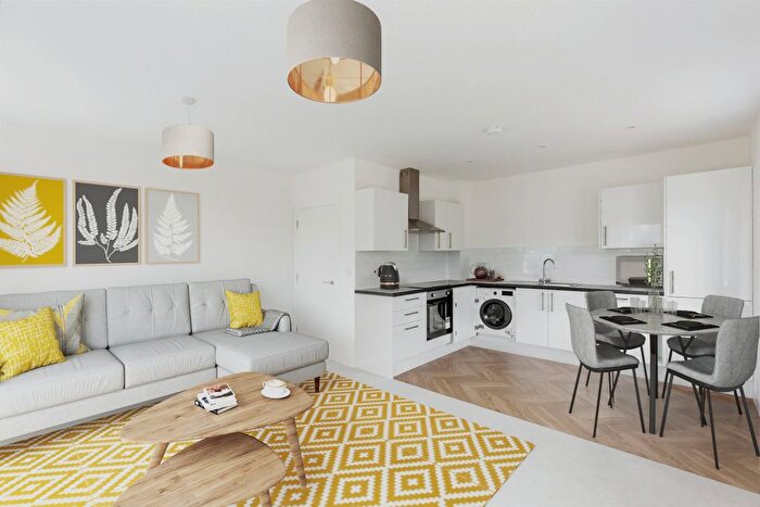 2 Bedroom Flat For Sale In St. Crispin Drive, Northampton, NN5