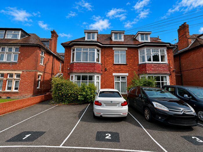 3 Bedroom Maisonette To Rent In Crabton Close Road, BH5
