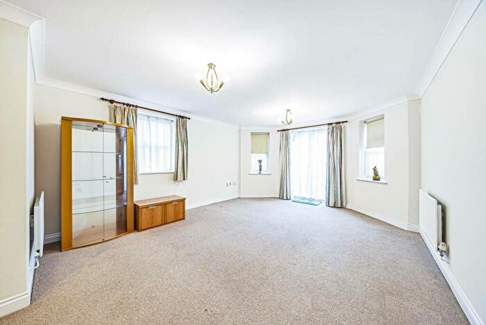 2 Bedroom Flat To Rent In Pinner Road, Northwood Hills, Northwood, HA6