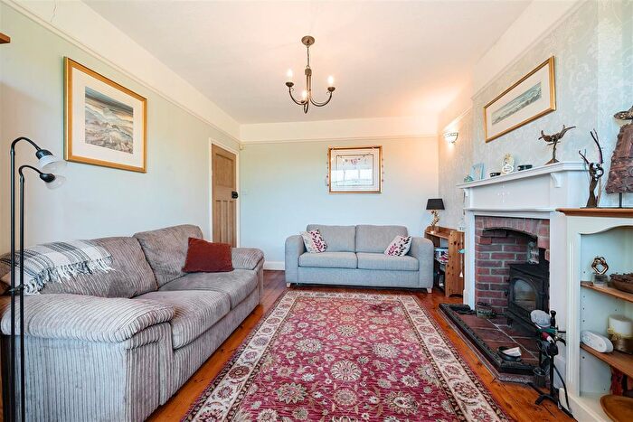 3 Bedroom Chalet For Sale In Brer Lodge, Davis Street, Hurst, Berkshire, RG10