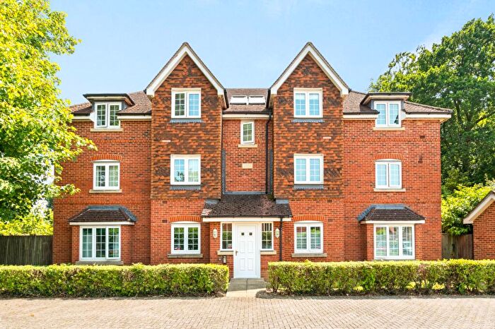 2 Bedroom Apartment For Sale In Landen Grove, Wokingham, RG41