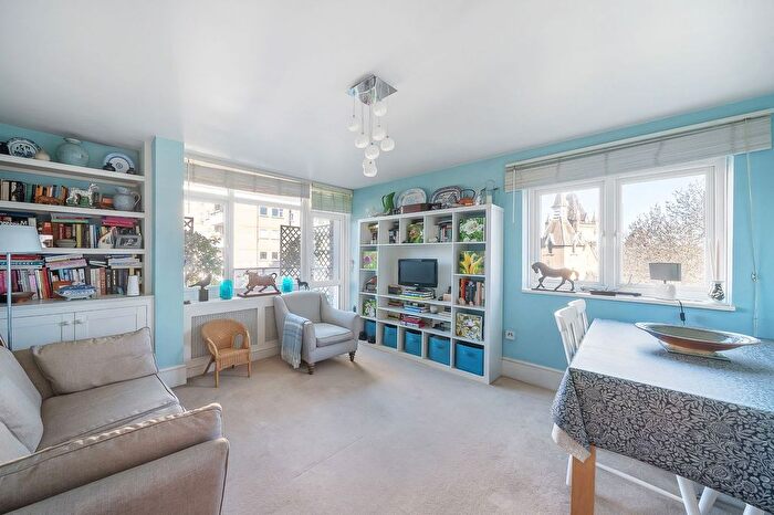 1 Bedroom Flat For Sale In Fitzhugh Grove, Wandsworth, SW18