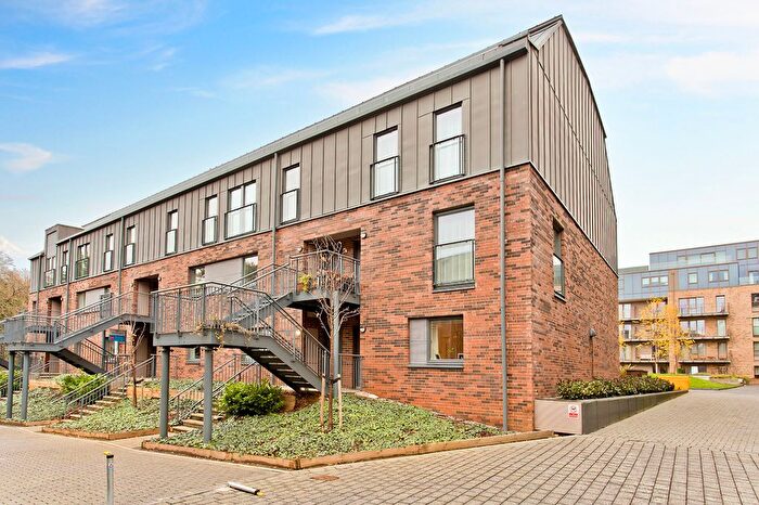 3 Bedroom Flat For Sale In Hughes Close, Canonmills, Edinburgh, EH7