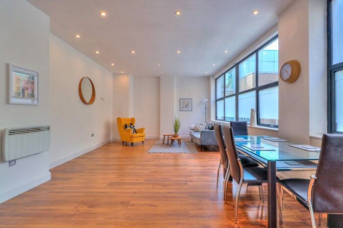 2 Bedroom Apartment For Sale In Swan Yard, London, N1