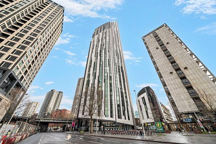 2 Bedroom Flat To Rent In Walworth Road, Elephant And Castle, London, SE1