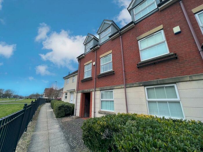 4 Bedroom House To Rent In Champs Sur Marne, Bradley Stoke, Bristol, BS32