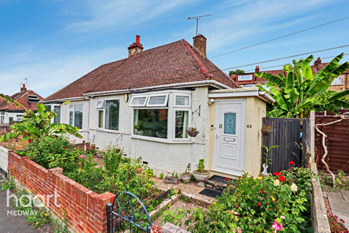 2 Bedroom Bungalow For Sale In Delce Road, Rochester, ME1